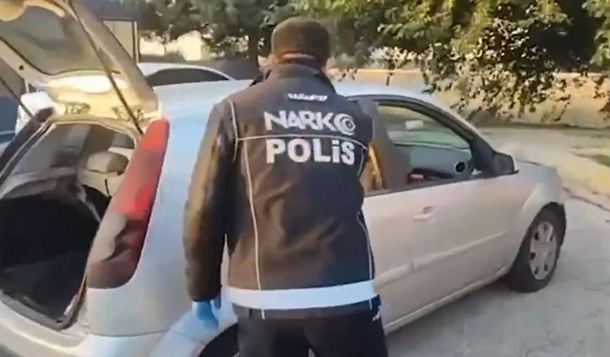 Gaziantep’te durdurulan araçtan yasaklı madde çıktı! Zehir tacirleri yakayı ele verdi!