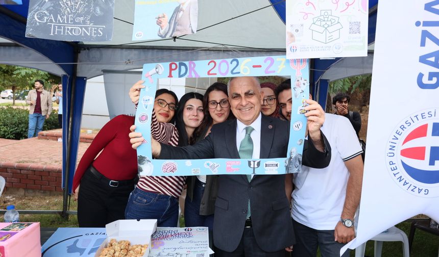 Rektör Doğan, tanıtım stantlarını ziyaret etti! Çalışmalar hakkında bilgi aldı
