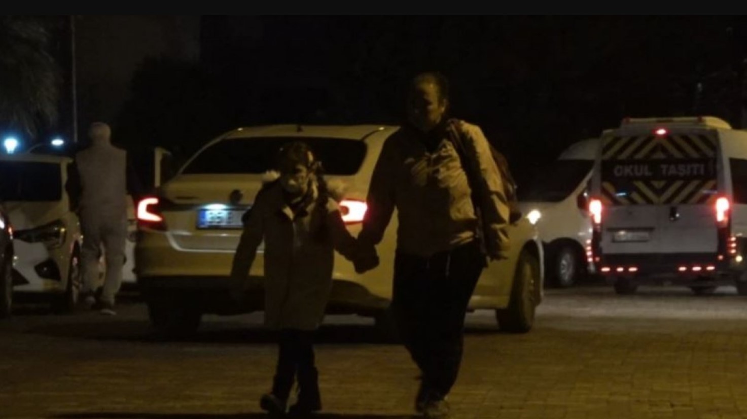 Eği̇ti̇m Sen Çocuklar Ve Kadinlar Mağdur Edi̇li̇yor