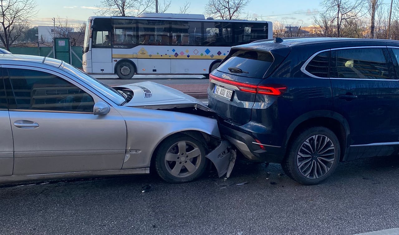 Mercedes Togg'a Çarpti