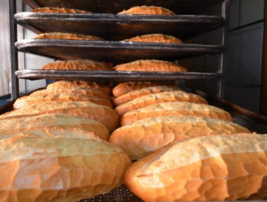 Francala ekmek olarak bilinen somun ekmeği ise 6,5 liradan 8 liraya yükseldi. 