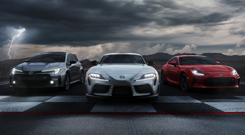 TOYOTA: DAYANIKLILIĞIN İSMİ
Sıralamada ikinci sırayı alan Toyota, motor ve şanzıman dayanıklılığıyla öne çıkıyor. Türk sanayisinde "trigeri kayış değil zincir" şeklinde bilinen Toyota, sağlamlık konusundaki performansıyla kullanıcılarını memnun ediyor. Otomatik şanzımanlarındaki vites aralıkları gibi detaylar dışında dayanıklılık konusunda övgü alıyor.
