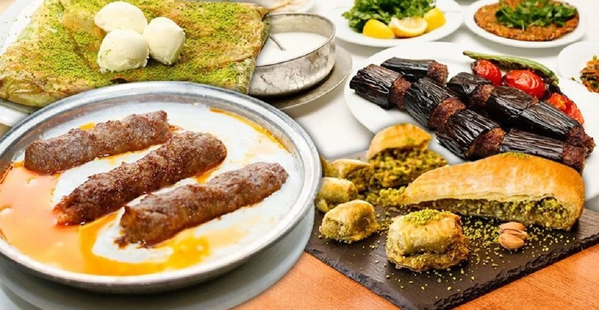 1. Gastronomi Başkenti
Gaziantep, Türk mutfağının en önemli temsilcilerinden biri olarak kabul edilir. Antep mutfağı, kebapları, baklavaları, meze çeşitleri ve özellikle acılı ve baharatlı yemekleriyle ünlüdür. "Antep Fıstığı" da şehrin en bilinen lezzetlerinden biridir.