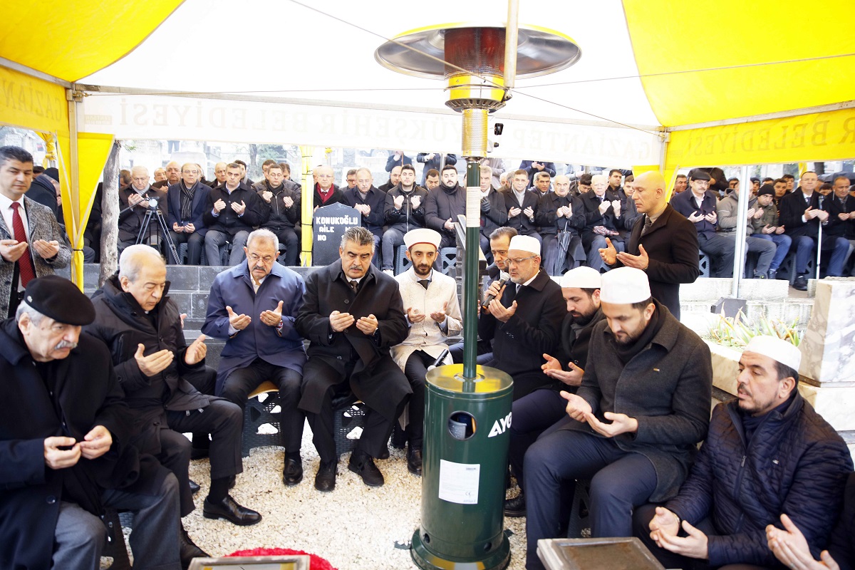 Sanko’nun Kurucusu Sani̇ Konukoğlu, Mezari Başinda Anildi (1)