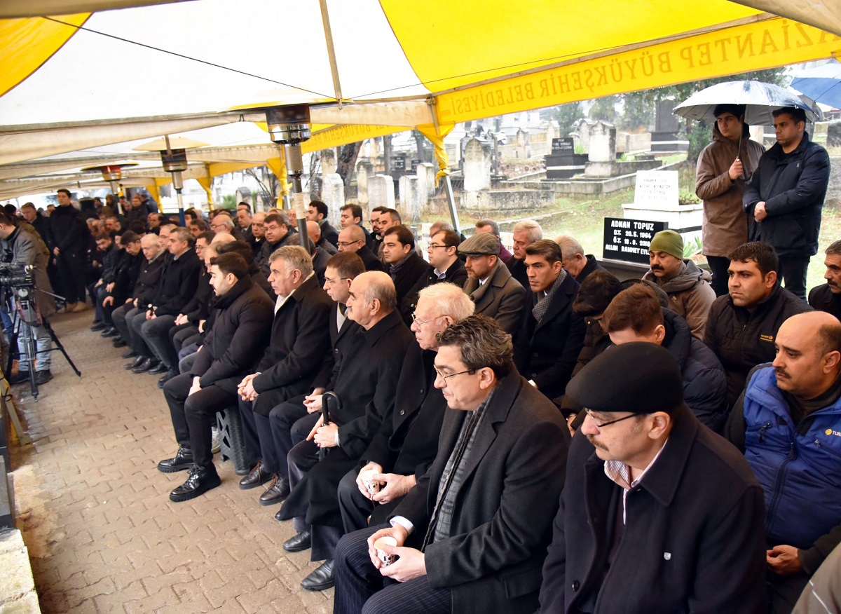 Sanko’nun Kurucusu Sani̇ Konukoğlu, Mezari Başinda Anildi (3)