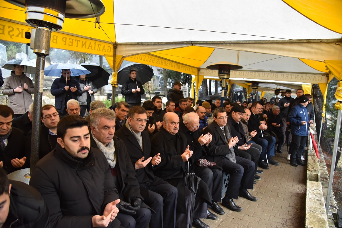 Sanko’nun Kurucusu Sani̇ Konukoğlu, Mezari Başinda Anildi (5)