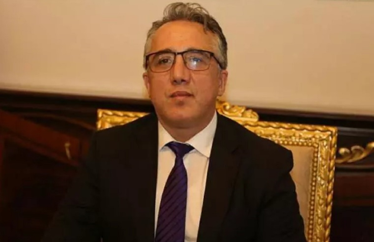 NEVŞEHİR
Nevşehir Belediye Başkan Adayı Mehmet Savran

MEHMET SAVRAN KİMDİR?
1974 yılında Nevşehir'de doğan Savran, ilk, orta ve lise öğrenimini kentte, yüksek öğrenimini Atatürk Üniversitesi Tıp Fakültesinde tamamladı. 1998 yılından itibaren Kırşehir ve Kastamonu'da hekimlik yapan Savran, 2004-2010 yılları arasında Uludağ Üniversitesi Tıp Fakültesi Beyin ve Sinir Cerrahisi Ana Bilim Dalında ihtisas yaptı.
2010 yılında Nevşehir Devlet Hastanesinde göreve başlayan Savran, 2012 yılından itibaren de kentteki özel bir hastanede görevini sürdürüyor.
2018'de AK Parti Nevşehir İl Siyasi ve Hukuki İşler Başkanlığı yapan Savran, 2019 yılında yapılan yerel seçimlerde belediye meclis üyesi oldu.
Evli ve bir çocuk babası olan Savran, İngilizce biliyor.
