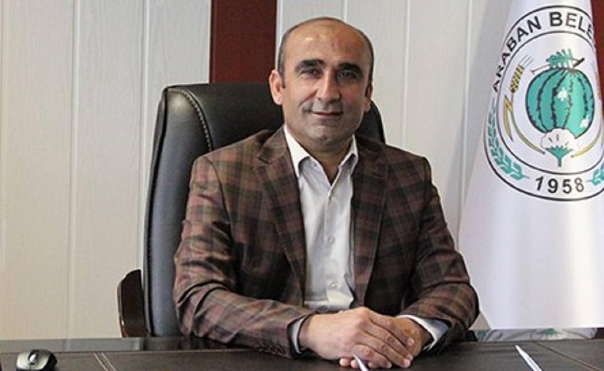 Araban’da MHP Adayı Mehmet Özdemir 

MHP’nin Araban Belediye başkan adayı ise AK Parti’den Araban Belediye Başkanlığını iki dönem yapan Mehmet Özdemir oldu. 2009 ve 2014 yerel seçimlerinde AK Parti’den Araban Belediye Başkanı seçilen Mehmet Özdemir, 2024 yerel seçimlerinde MHP’nin adayı olarak Araban’da yarışacak. 
