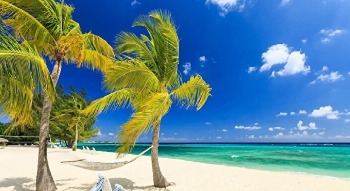 20. Yedi Mil Plajı - Cayman Adaları