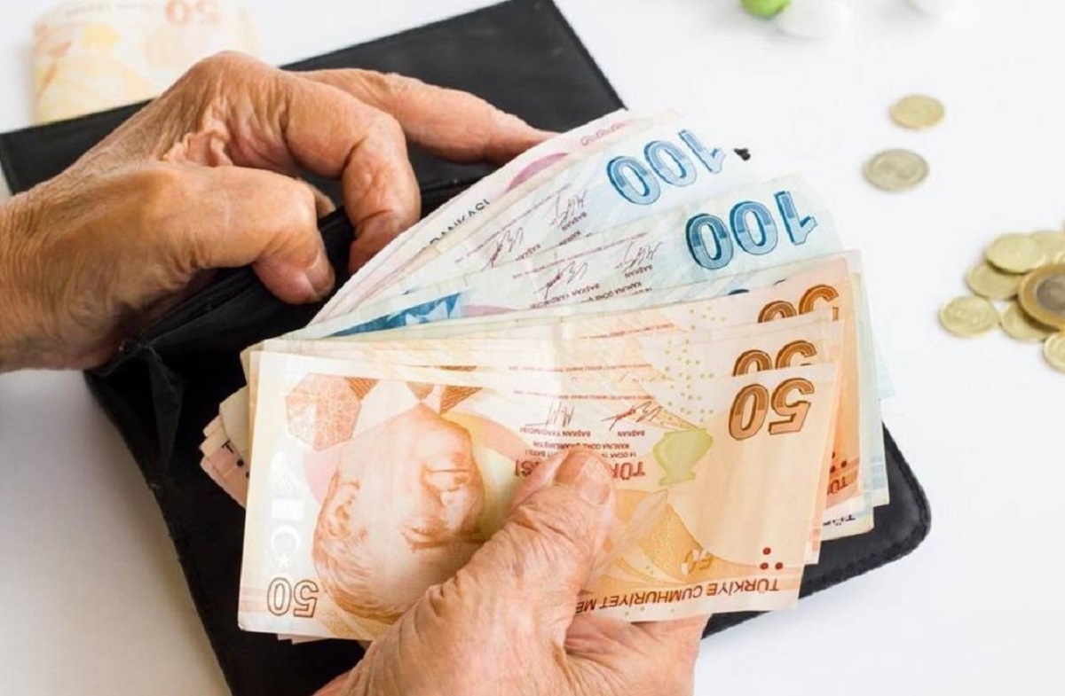 Emekliler, milyonları ilgilendiren bu zam haberini yakından takip ederken, hangi emeklinin ne kadar zam alacağı konusundaki detaylar da önümüzdeki günlerde netlik kazanacak. Bu önemli gelişme, emeklilerin maddi beklentilerini etkilerken, ekonomik dengeler üzerinde de geniş bir yankı uyandırması bekleniyor.