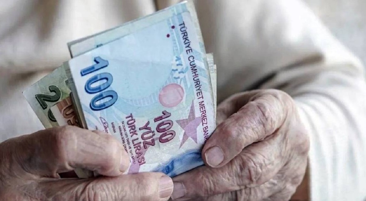 İşte Ssk Ve Bağ-Kur Emeklisi Zamlı Maaş Tablosu
Kök aylığı 6 bin 818 lira olan en düşük emekli 10 bin 175 lira alacak.
