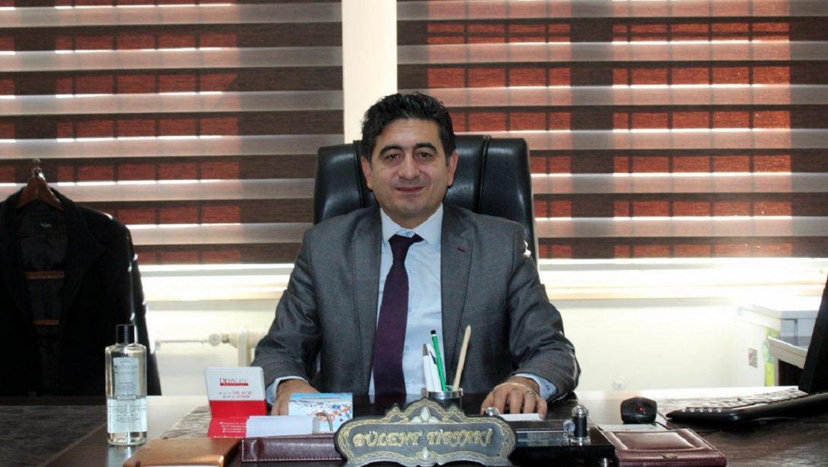 Bülent Tiryaki: Karkamış Belediye Başkan Adayı (MHP)

Gaziantep'in sevilen ve sayılan isimlerinden birisi olan Bülent Tiryaki, MHP tarafından 31 Mart 2024 tarihinde yapılacak olan yerel seçimlerde Karkamış Belediye Başkan adayı olarak gösterildi. Gaziantep Özel Öğretim Kurumlarından sorumlu eski Şehitkâmil Şube Müdürü Bülent Tiryaki, adaylık için şimdiden çalışmalara başladı.
Bülent Tiryaki, 31 Mart 2024 Yerel Seçimlerinde Milliyetçi Hareket Partisi (MHP) Gaziantep Yavuzeli Belediye Başkan adayıdır.
