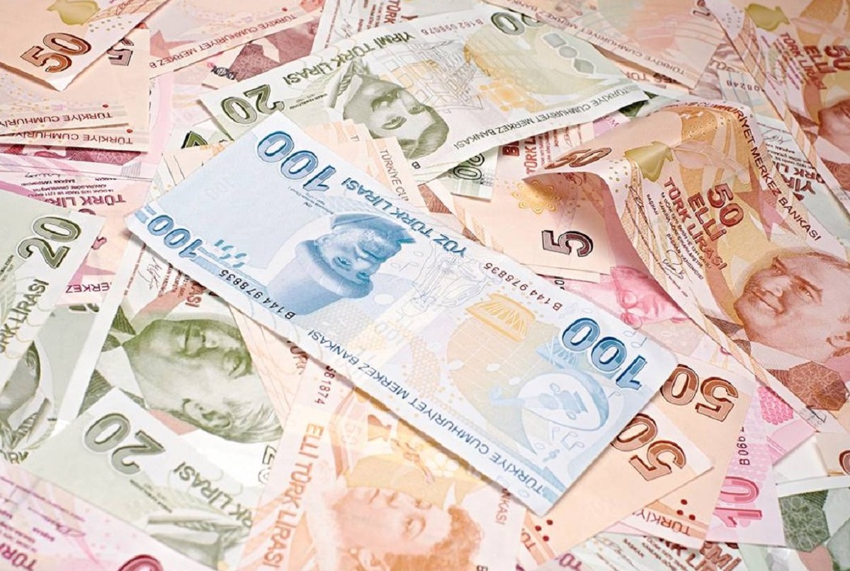 Çalışma ve Sosyal Güvenlik Bakanı Işıkhan, ocak ayında gerçekleştirilen zammın ardından SSK ve Bağ-Kur emeklilerinin aylıklarındaki artışın yüzde 49,25'e yükseltildiğini açıkladı. Ancak, bu düzenlemenin bazı emeklileri kapsamadığı ortaya çıktı. Kök aylığı maaşı 6 bin 700 TL ve altında olan emekliler, 10 bin TL'lik maaş almaya devam edecek.
