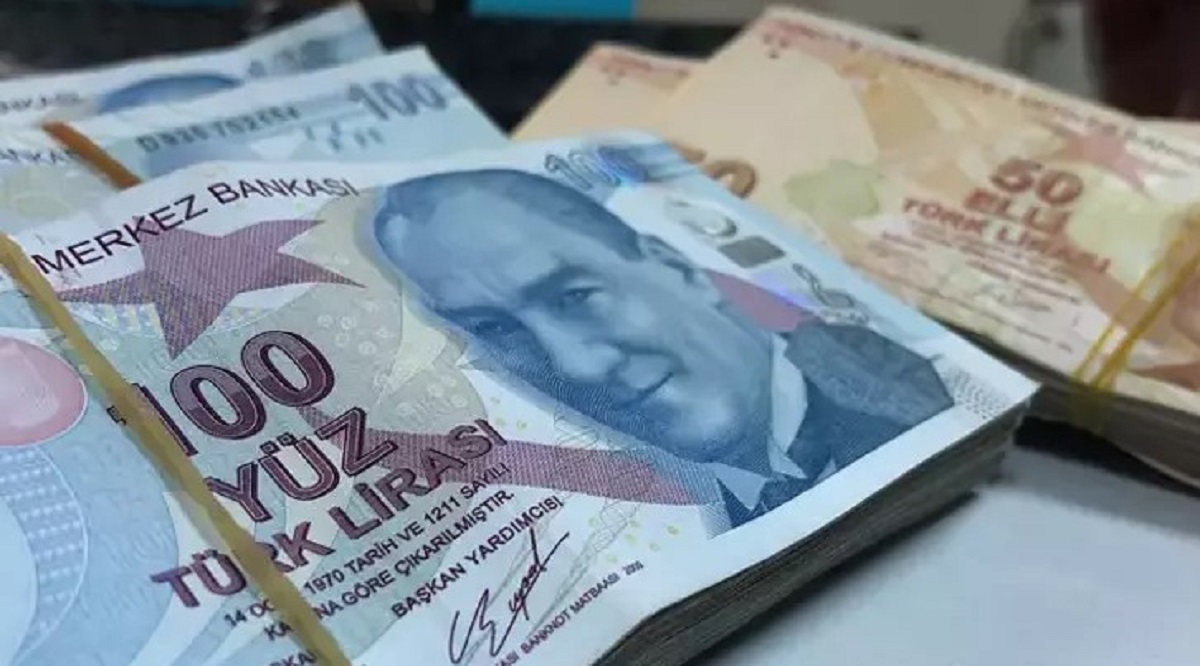 Ancak, gündemdeki en önemli soru şüphesiz bütçede yer alan kaynaklar. Açıkel, "Bütçede para var mı? Seçim çok şeye kadir" ifadeleriyle dikkat çekti. Ayrıca, Erdoğan'ın seçim kampanyası için özel bir bütçe ayırdığını ve 4 bin TL'lik zammın bu özel kaynaktan karşılanacağını iddia etti.
