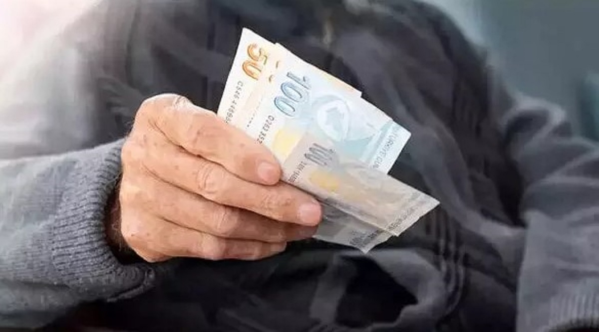 SGK'nın bu uygulaması, emeklilik bekleyen vatandaşlar arasında endişe yaratmaya devam ediyor. Konuyla ilgili yaşanan sorunlar ve çözüm önerileri geliştirmek amacıyla ilgili tarafların çözüm odaklı adımlar atması bekleniyor.