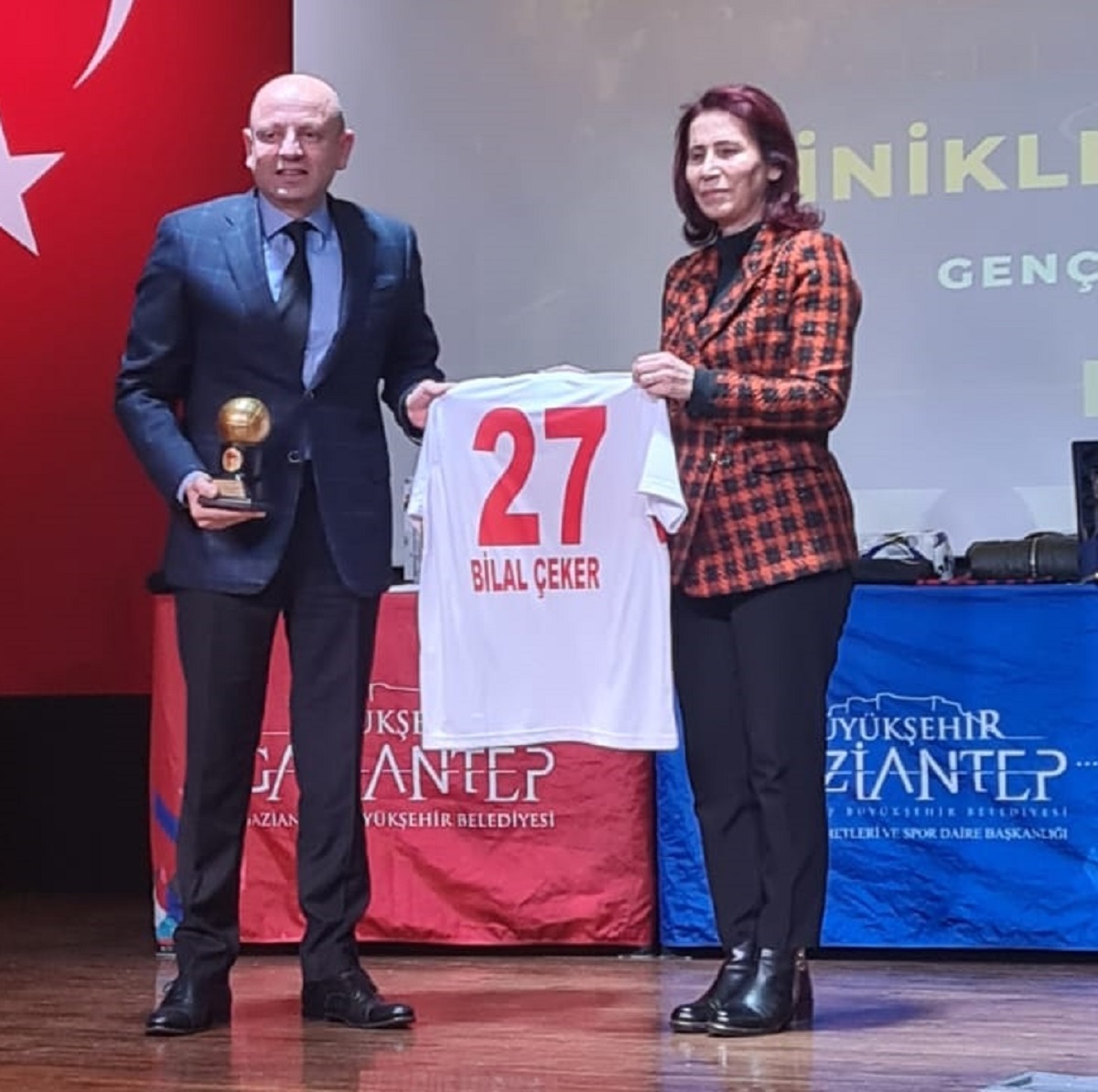 Gaziantepli İş Adamı Bilal Çeker’e Anlamlı Ödül (1)