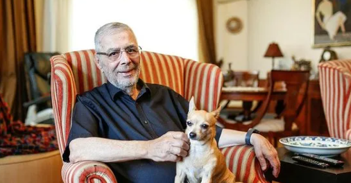 Mehmet Eymür köpeği ile birlikte