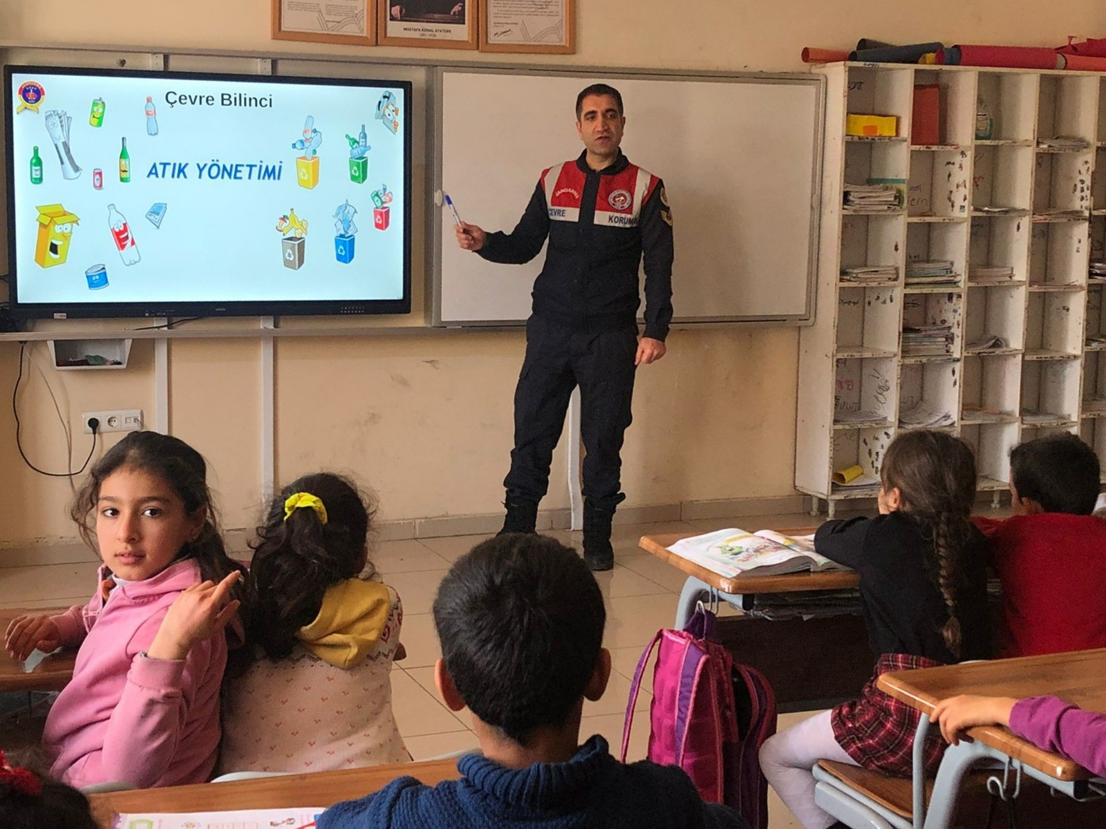 Jandarma, Gaziantep’teki Çocuklara Doğa Sevgisi Aşıladı