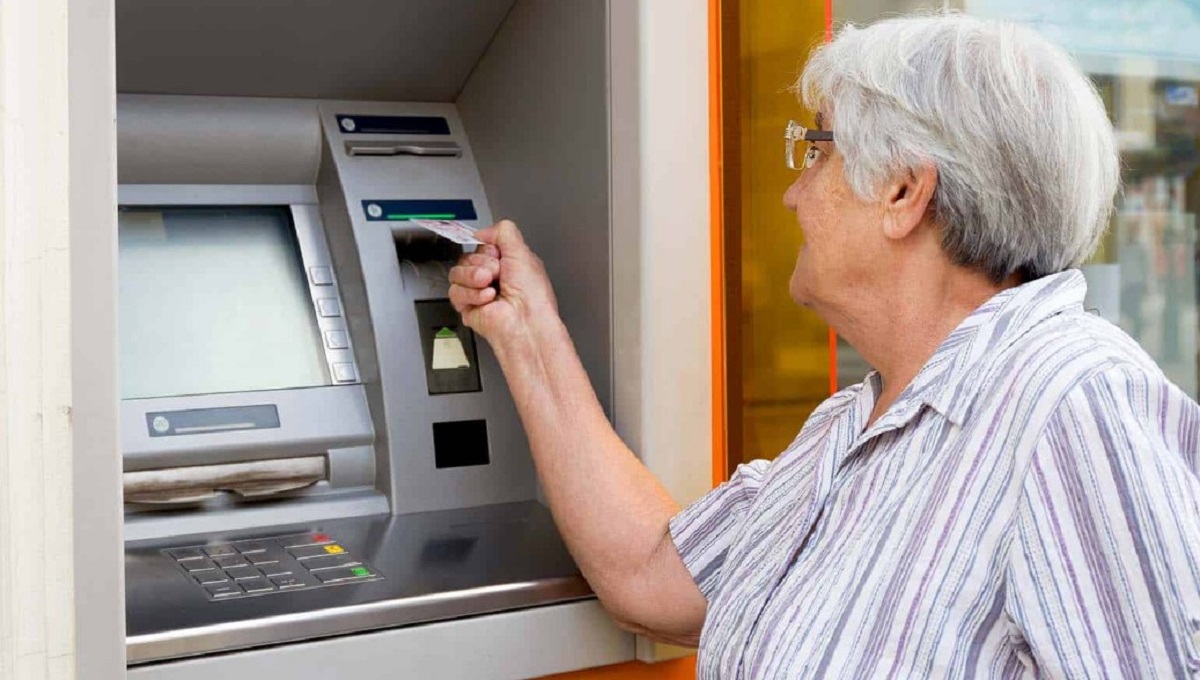  Bu işlemler, 20 bin TL'nin altındaki miktarlar için sadece ATM'ler üzerinden gerçekleştirilecek. Bu karar, banka veznelerinden işlem yapmayı tercih eden milyonlarca vatandaşı ilgilendiriyor.