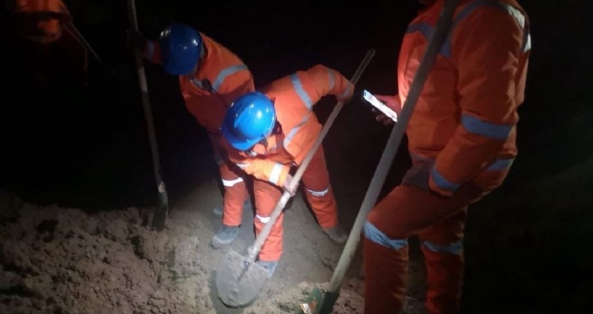 Olayın duyulmasının ardından bölgeye çok sayıda arama kurtarma ekibi sevk edildi. Milli Savunma Bakanlığı, 3’üncü Ordu Komutanlığı’nın da arama kurtarma çalışmalarına destek verdiğini açıkladı. Sağlık Bakanlığı ise olay yerine 10 ambulans, 3 UMKE ekibi ve 2 Acil Müdahale Aracı gönderdiğini, tam donanımlı Acil Müdahale Ünitesi kurduğunu bildirdi. İçişleri Bakanı Ali Yerlikaya, olay yerine giderek incelemelerde bulundu. Yerlikaya, arama kurtarma çalışmalarının titizlikle sürdüğünü, işçilerin kurtarılması için umutlu olduklarını söyledi.