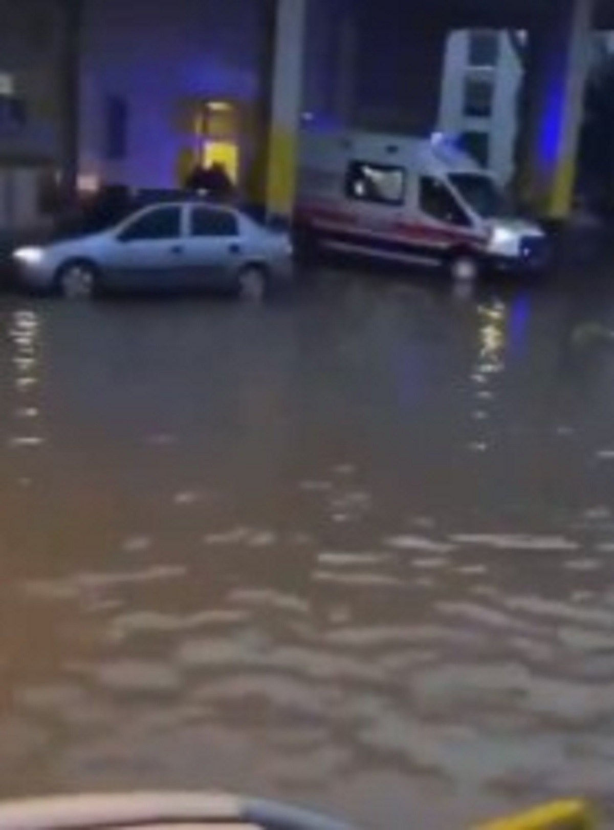 Şiddetli yağmurun etkili olduğu Şanlıurfa’da okullar 1 günlüğüne tatil edildi. Şanlıurfa Valiliği, bugün sağanak nedeniyle il genelinde eğitime 14 Şubat Çarşamba ara verildiğini duyurdu. 