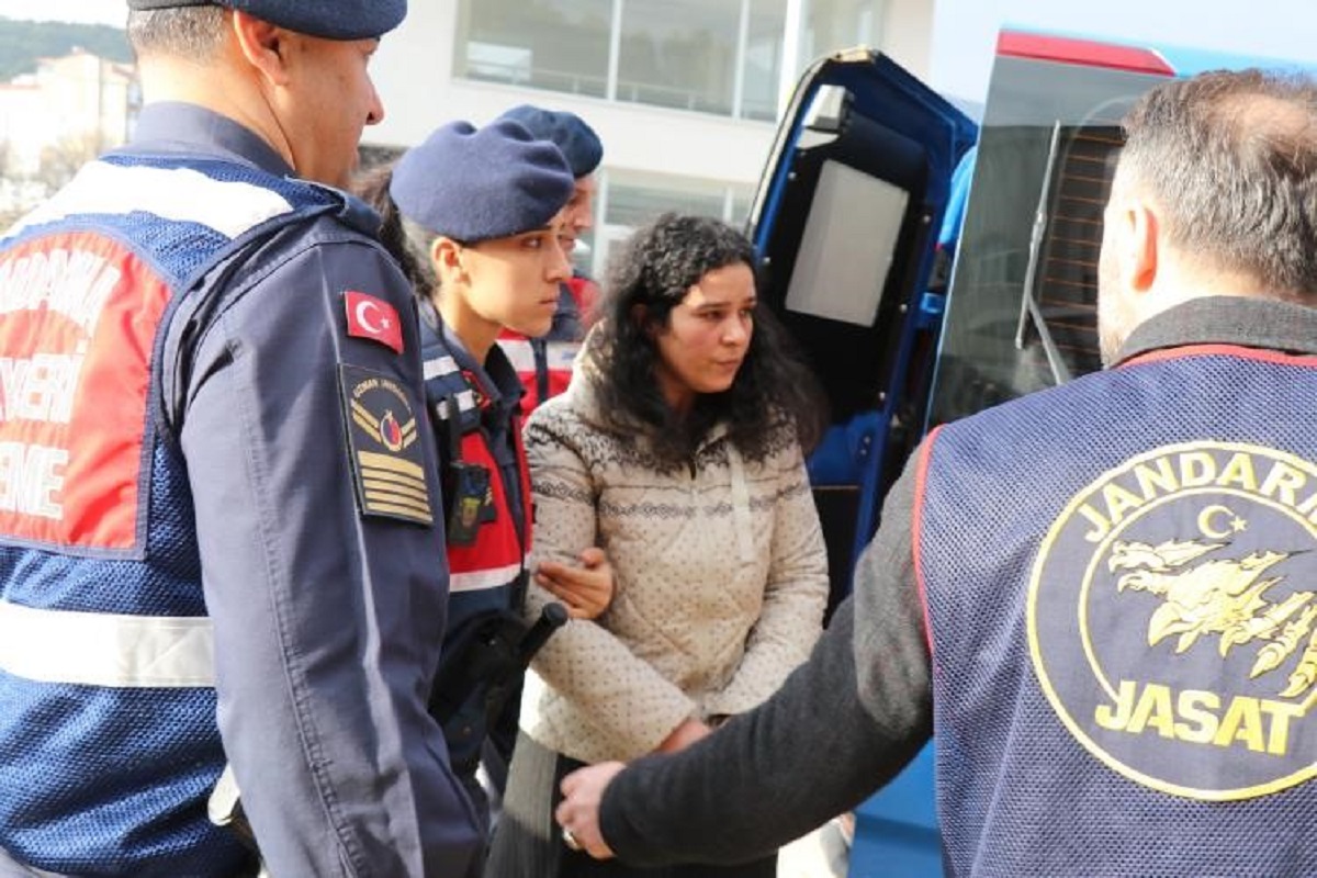 Şüpheliler, dün yapılan keşif sonrasında bu sabah Acıpayam Adliyesi’ne sevk edildi. Şahin Demirten’in çocukları ve eski eşi, adliyeye getirilen şüphelilere tepki gösterdi.