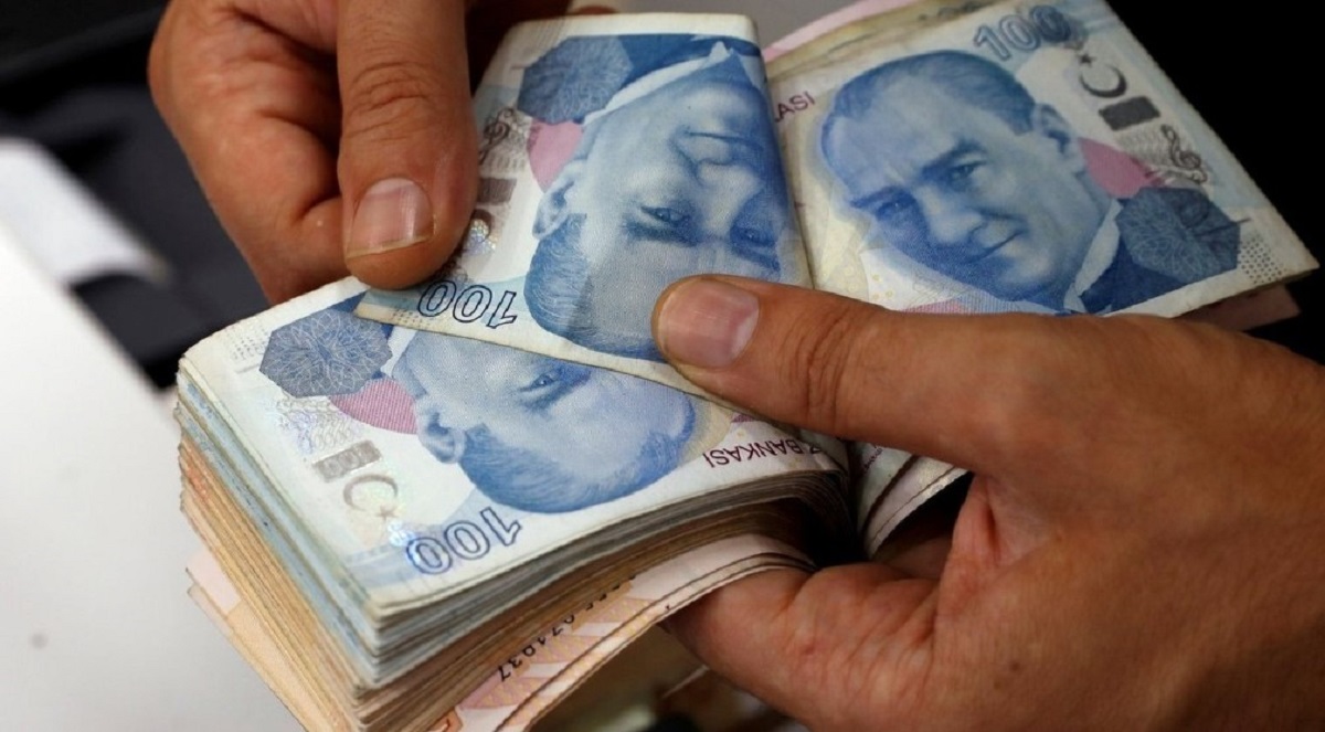 Bayram ikramiyesinden faydalanacak olan emekliler ve hak sahipleri de belli oldu. Buna göre, bayram ikramiyesinden yararlanacak olanlar şunlar:

*Tüm emekliler (EYT'liler dahil)

*Dul ve yetimler (Hak ediş oranlarına göre)