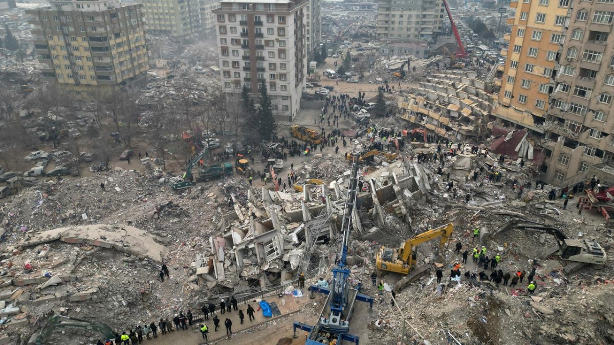 3.6 şiddetinde olan deprem, 15,19 KM derinlikte meydana geldi.