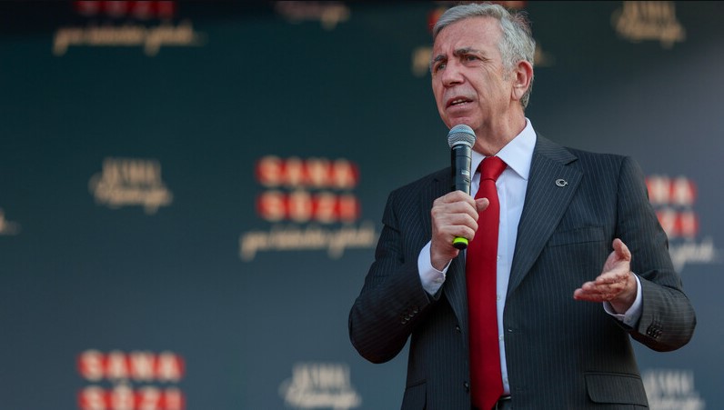2 bin 436 kişi üzerinde gerçekleştirilen bu araştırmada, İYİ Parti seçmeninin yüzde 20’sinin partiyi terk ettiği ifade edildi. Bu durum, adaylar arasındaki oy farkının giderek azaldığına işaret ediyor.