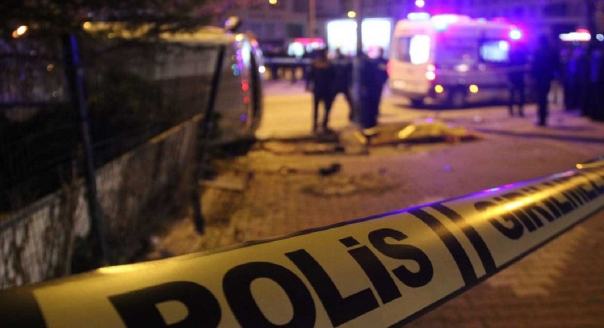 Çanakkale’nin merkezinde iki motosikletin çarpışması sonucu bir kaza yaşandı. Kazada, biri ağır olmak üzere toplamda üç kişi yaralandı.