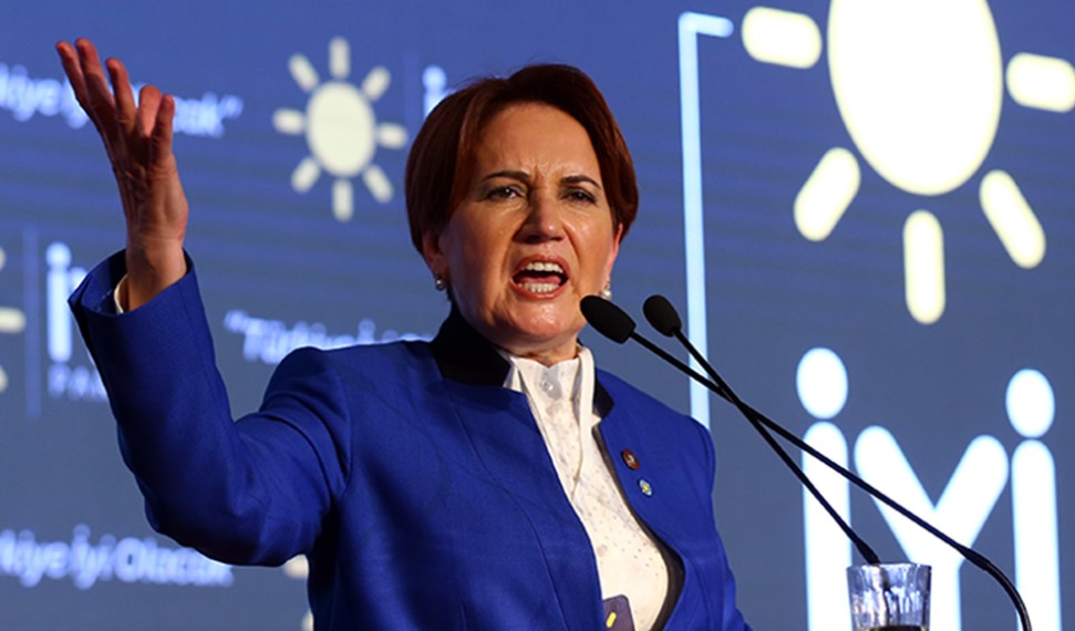 31 Mart seçimlerine neredeyse 1 ay kalmışken İYİ Partide istifalar durmuyor. Genel merkezin aldığı kararlar neticesinde yüzlerce üye istifa etmeye devam ediyor.