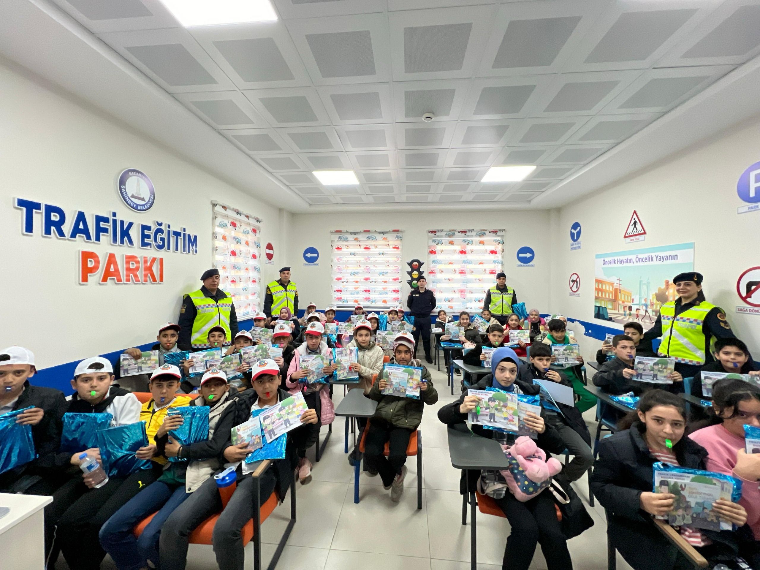 Gaziantep'te İlkokul Öğrencilerine Trafik Eğitimi! 