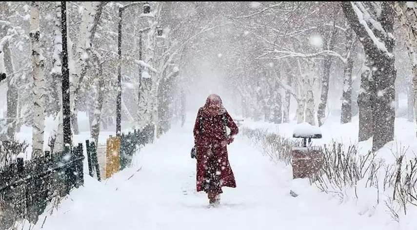 Bu nedenle, vatandaşların güncel hava durumu raporlarını takip etmeleri ve gerekli önlemleri almaları önemlidir. Kar yağışı ve soğuk hava koşullarıyla birlikte, çığ tehlikesine karşı da dikkatli olunmalıdır.