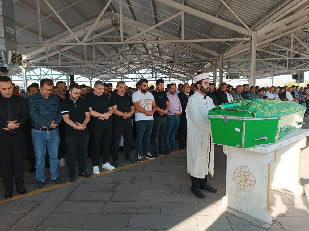 Kaza, 13 Ekim 2023 tarihinde akşam saatlerinde Şehitkamil ilçesi 15 Temmuz Mahallesi'nde meydana geldi. Kerim Gündoğan (14) ile Hüseyin Akın'ın (14) bulunduğu 27 MST 04 plakalı ATV'ye, Prof. Dr. Volkan Kılınçoğlu idaresindeki 27 ARB 190 plakalı hafif ticari araç çarptı. ATV savrularak devrildi. Feci kazada ATV'nin üzerinde bulunan 2 çocuk ağır yaralandı. Gaziantep Üniversitesi Şahinbey Uygulama ve Araştırma Hastanesine kaldırılan 2 çocuk, tüm çabalara rağmen kurtarılamayarak hayatını kaybetmişti. Feci kazada ATV'ye çarpan 27 ARB 190 plakalı aracın sürücüsünün Gaziantep Üniversitesinde görevli Prof. Dr. Volkan Kılınçoğlu ise sevk edildiği adli mercilerce tutuklanarak cezaevine gönderilmişti. İki çocuğun hayatını kaybetmesiyle sonuçlanan feci kaza anları ise çevredeki bir güvenlik kamerasına saniye saniye yansımıştı.
