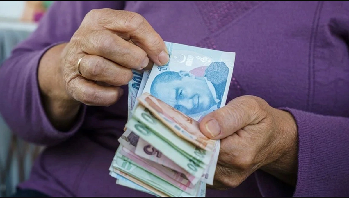 SSK ve Bağ-Kur emeklilerine yapılacak zam oranı, yüzde 49.25 olarak güncellendi. Bu oran, emeklilerin maaşlarında önemli bir artışı ifade ediyor.