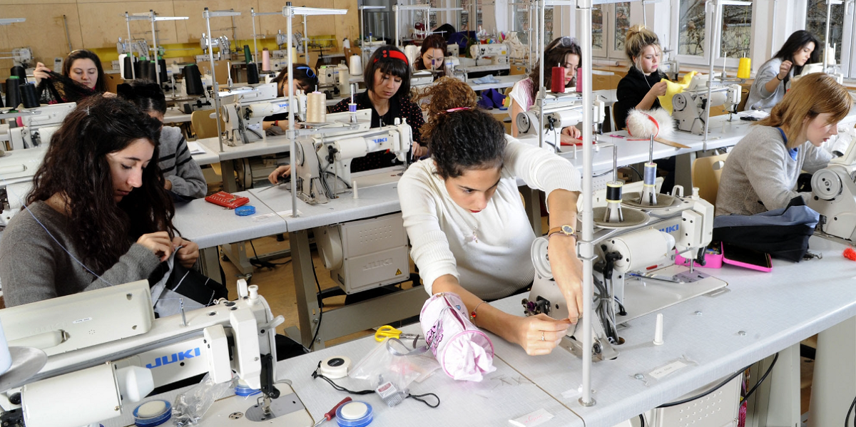 Yeni kanunla birlikte, kısa çalışma ödeneğinden yararlanma koşulları da değiştirildi. Genel salgın durumu, kısa çalışma gerekçelerine eklendi. Ayrıca, sigortalıların kısa çalışma ödeneğinden yararlanabilmesi için gereken asgari prim ödeme gün sayısı 600’den 450’ye indirildi.