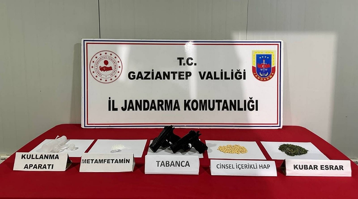 Jandarma ekiplerinin titiz çalışmaları sonucunda, uyuşturucu olaylarına karıştığı tespit edilen toplam 460 kişi gözaltına alındı.