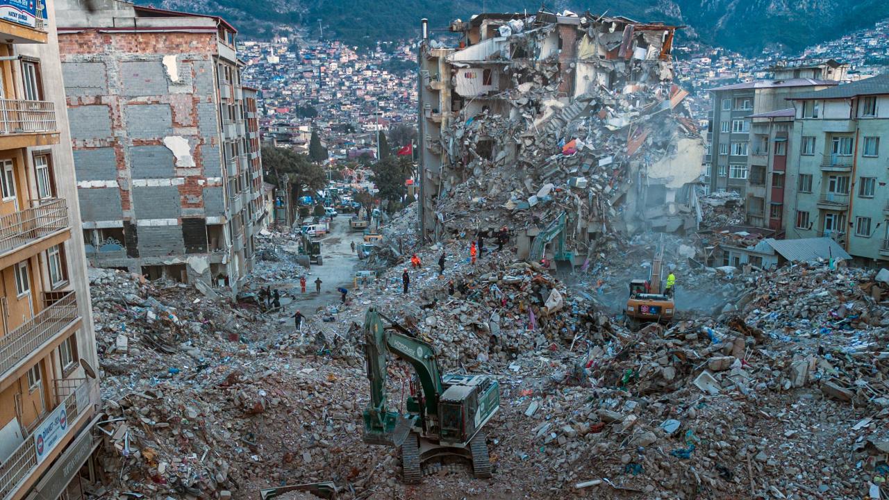 Kilis'te de 210 okulda 55 bin 350 öğrenci ile 3 bin 150 öğretmen ders başı yaptı.

Afife Keçik İlkokulu'nda öğrenciler, yarıyıl tatili sonrasında okullarına gelerek dersliklere geçti.