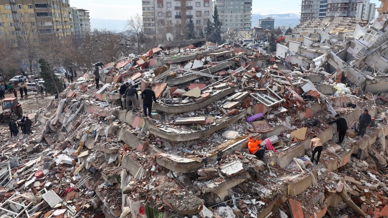 Kilis'te de 210 okulda 55 bin 350 öğrenci ile 3 bin 150 öğretmen ders başı yaptı.

Afife Keçik İlkokulu'nda öğrenciler, yarıyıl tatili sonrasında okullarına gelerek dersliklere geçti.