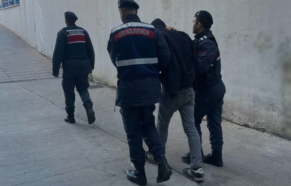 Bu çalışma kapsamında, Şahinbey, Şehitkâmil ve Nizip ilçelerinde son bir hafta içinde gerçekleştirilen operasyonlarda, 6 farklı ev ve iş yerinde hırsızlık olaylarına müdahale edildi ve toplamda 14 şüpheli kişi yakalandı.