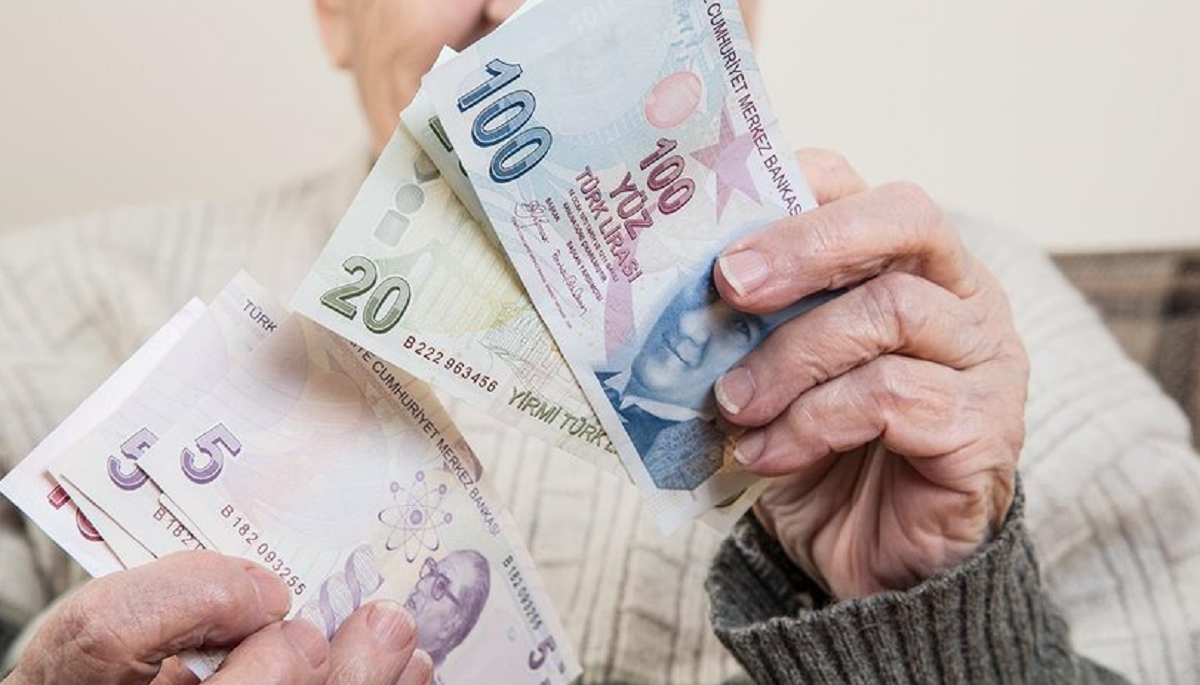 TGRT Haber’de konuşan Sosyal Güvenlik Uzmanı İsa Karakaş, emeklilere seyyanen zam konusunda canlı yayında önemli bilgiler verdi. Karakaş, “Anket sonuçlarına göre Şubat sonu, Mart başı gibi seyyanen zammı bekliyoruz” dedi.