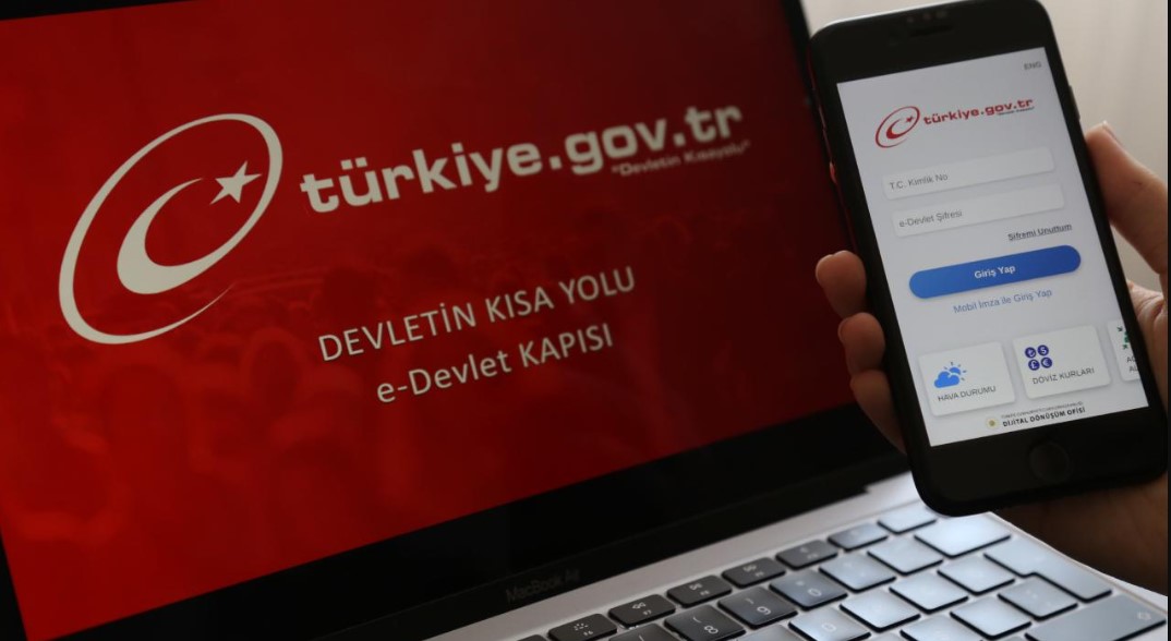 10 bin lira en düşük emekli maaşı alanlar, kök maaşı bulmak için farklı yöntemler kullanabilirler. SSK’dan emekli olanlar, e-Devlet’e giriş yaparak “4A Emekli Aylığı” yazmalı ve çıkan ilk bağlantıya tıklamalıdır. Ardından “Detay” kısmına tıklayarak “5510 Ek 19 Miktarı” yazan yerdeki tutarı 10 bin liradan çıkararak kök maaşı bulabilirler.