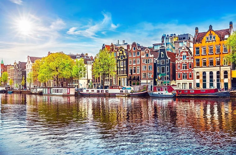 Amsterdam Hollanda Amstel Nehri Uzerinde Dans Eden Evler