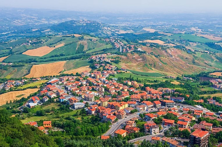 Gozlem Guvertesinden San Marino Sehrine Bakis