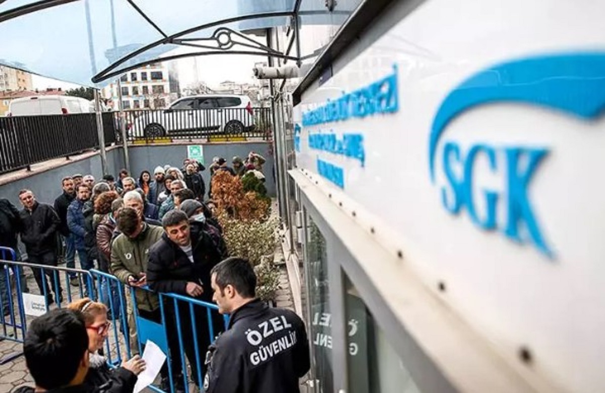 Ocak ayında Aralık ayı enflasyon rakamlarının açıklanmasıyla birlikte Haziran ayına göre 6 ayda yaşanan enflasyon artışına göre hesap yapılıyor; Enflasyon farkı=maaş/ücretlerdeki artış oranı-enflasyon oranı sonucunda (-) negatif, enflasyon farkı=enflasyon oranı-maaş/ücretlerdeki artış sonucunda (+) çıkması pozitif sayı olması durumunda maaş, ücretlere "enflasyon farkı" olarak ilave yapılıyor.