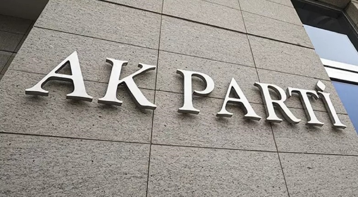 Demokrat Parti: "Beşikdüzü İçin Elimi Taşın Altına Koyduk"
Oluşumu yöneten Demokrat Parti Trabzon İl Başkanı Hasan Kaya, Beşikdüzü'nü düşünerek kurulan oluşumun hazırlıklarını tamamladıklarını belirtti. Oluşuma şu an için katılan isimlerin tam olarak açıklanamadığını ifade eden Kaya, "Havuzumuzda farklı siyasetlerden birçok deneyimli siyasetçi var. Her şey netleşince İlçe Seçim Kurulu'na adaylarımızı bildirip meclis üyelerimizi açıklayacağız." dedi.
Siyaseti bir kenara bıraktıklarını söyleyen Kaya, her siyasi partiden ilçeyi düşünen kişileri oluşumlarına katarak Beşikdüzü için ellerini taşın altına koyduklarını vurguladı. Kaya, "Biz; başkan adayımız, meclis üyesi adaylarımız, encümenlerimizle hep beraber 'Beşikdüzü Partisi'ndeyiz." ifadelerini kullandı.
