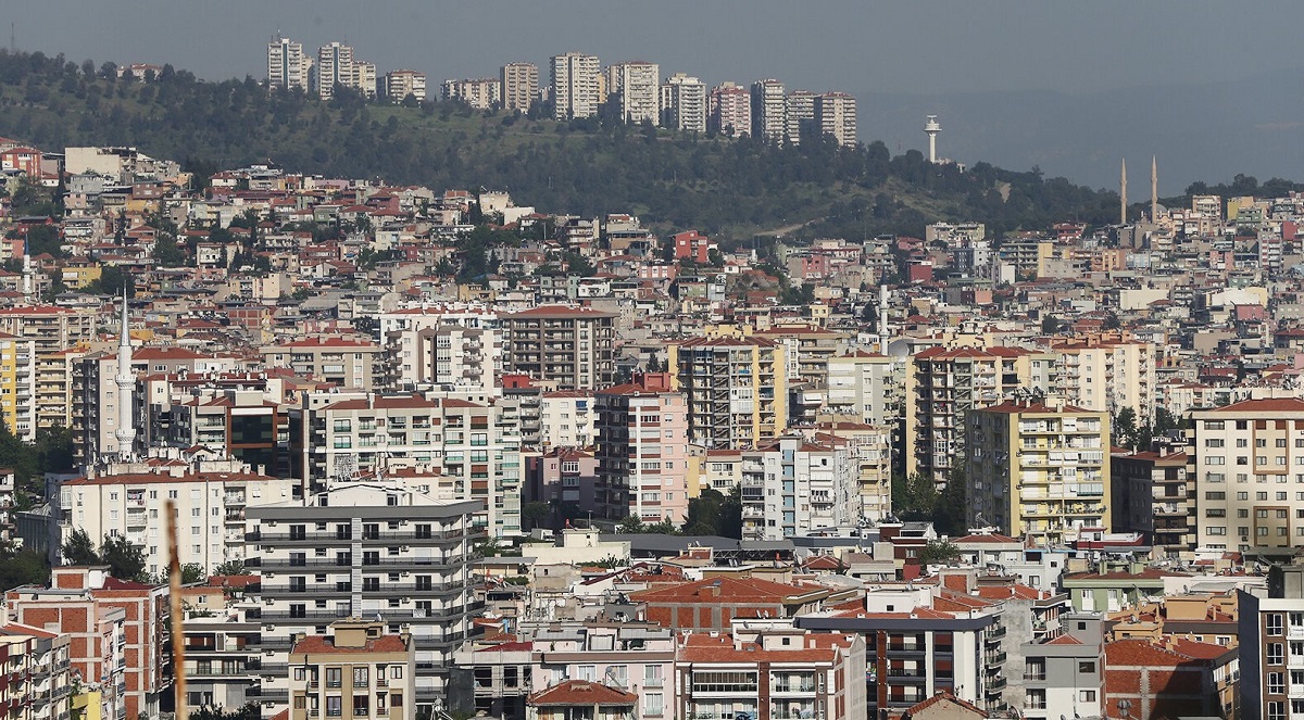 Çözüm İçin Öneriler
Eğer komşularınızdan gelen gürültü şikayetleri ile başa çıkmak istiyorsanız, öncelikle doğrudan komşularınızla iletişime geçerek sorunu çözmeye çalışmalısınız. Ancak, bu çözüm yeterli olmazsa apartman yönetimine başvurabilir veya belediye zabıtasına şikayet ederek idari para cezası talep edebilirsiniz.
