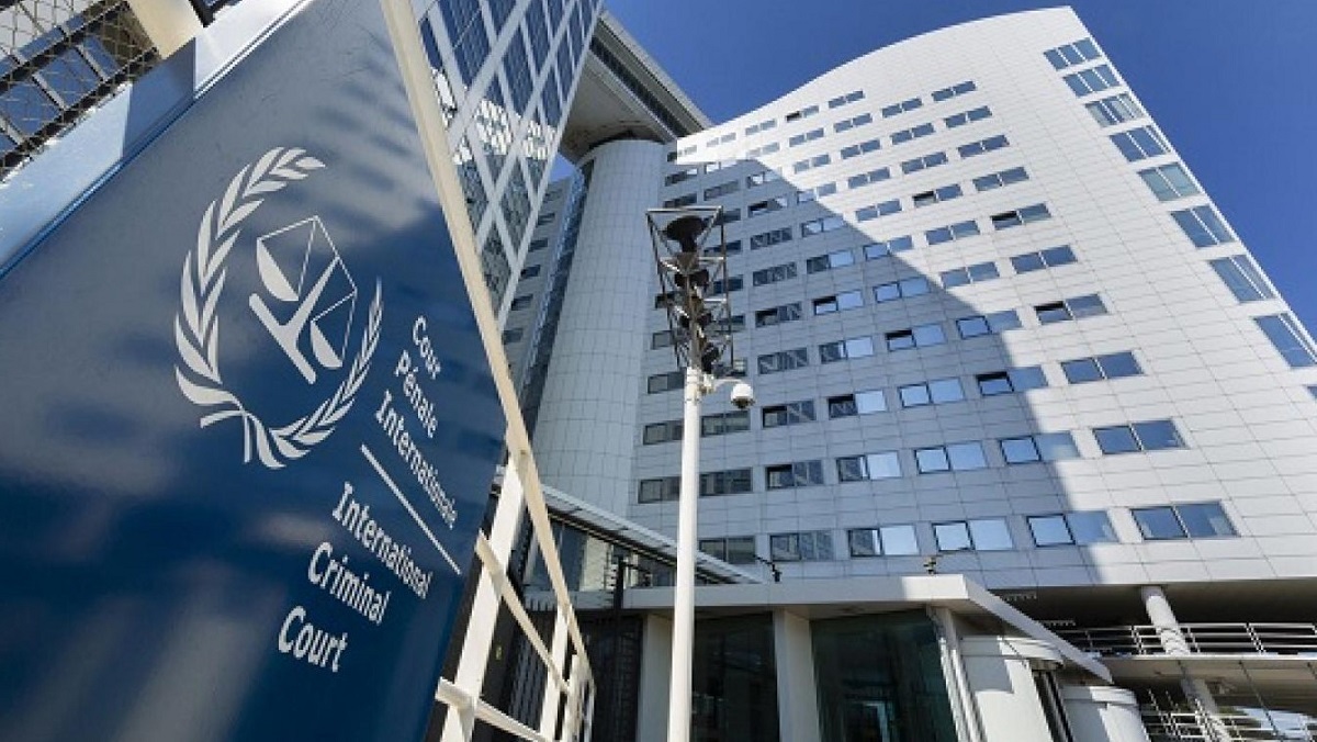 Uluslararası Ceza Mahkemesi, savaş suçları, insanlığa karşı işlenen suçlar, soykırım suçları ve saldırı suçları gibi uluslararası hukuk alanında faaliyet gösteren önemli bir mahkeme olarak biliniyor. Bu mahkemenin aldığı kararlar geniş bir yelpazede uluslararası ilişkileri etkileyebilir.