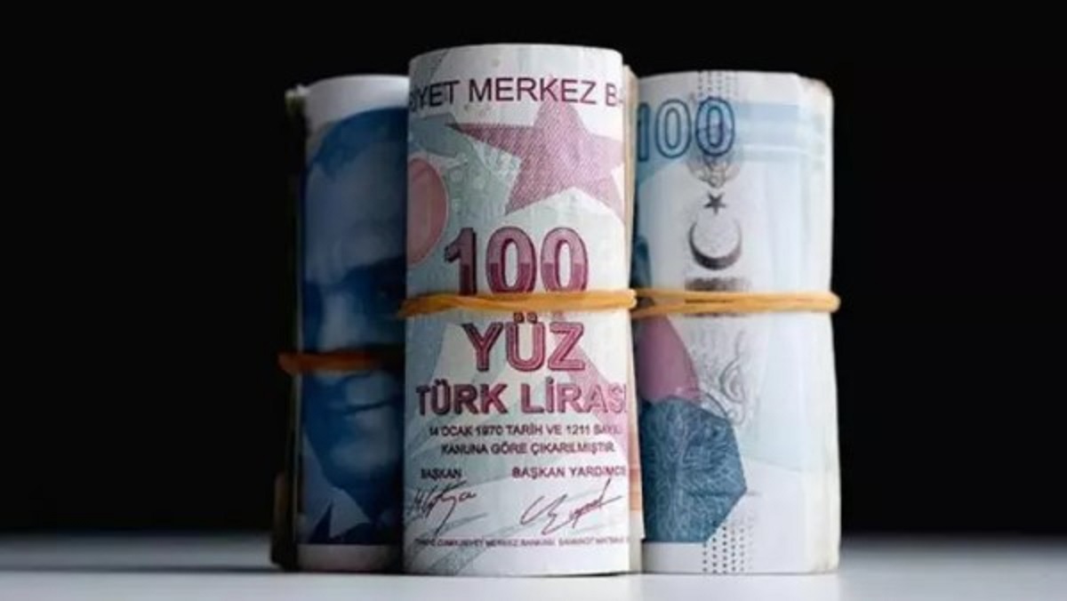 YENİ İYİLEŞTİRMELERDE MAKAS AÇILMAYACAK: DENGE GÖZETİLİYOR!
Emeklilere yönelik yapılan iyileştirmelerde, az prim ödeyenle çok prim ödeyen emekliler arasındaki makasın açılmamasına özel bir önem veriliyor. Henüz netleşmeyen yeni iyileştirmelerin, seçim öncesinde atılmasının 'zor olduğu' ifade ediliyor.
