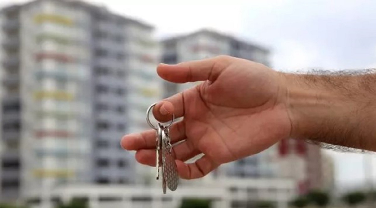 EVDEKİ BAKIMLARI ARAŞTIRMAK
Satın almayı düşündüğünüz evin ihtiyaç duyduğu bakımları araştırmak, pazarlık sürecinde güçlü bir argüman olabilir. Evin durumu hakkında detaylı bilgi sahibi olarak, fiyatı üzerinde etkili bir müzakere yapabilirsiniz.
